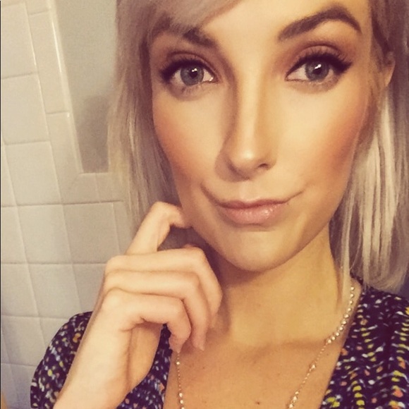 Meet your Posher, Meredith ✨ - Picture 5 of 8